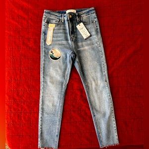 Medium wash ankle cut premium denim Size 13 Brand Skinny Fries